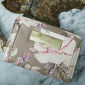 Steve Madden nude floral wallet